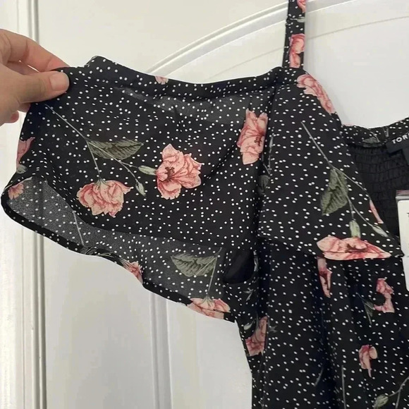 NWT Torrid Georgette Ruffle Cold Shoulder Blouse Floral Black Sz 4X (26) - Picture 8 of 8